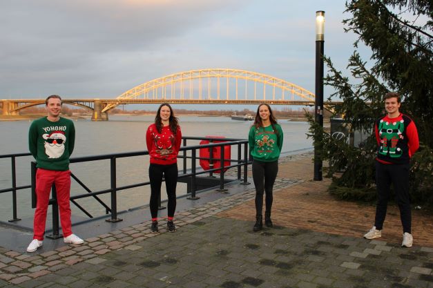 Eerste foto samen 49e OC Eerste foto samen 49e OC