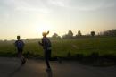 Loper bij zonsopgang Loper bij zonsopgang